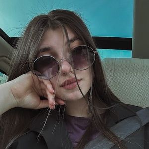 Meet your Posher, Діна